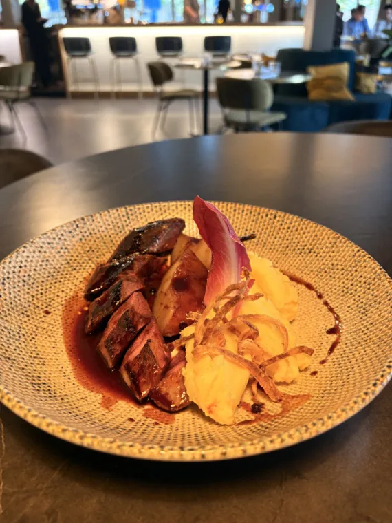 Magret de canard cuit rosé, Dardilly, Double 7 Dardilly