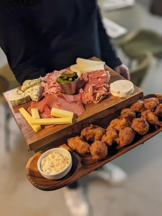 Nos planches à partager, rendez vous dès 17h30 pour nos afterworks du lundi au vendredi 🍺🍷😎, Dardilly, Double 7 Dardilly