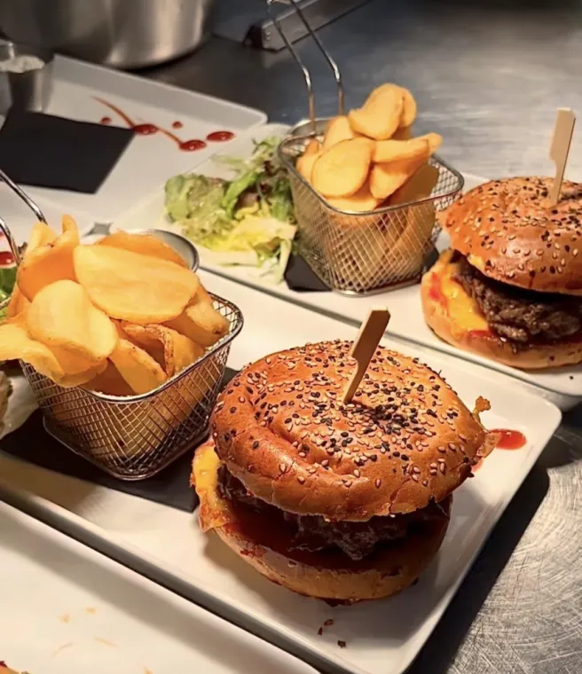 Pain doré, viande juteuse, fromage fondant... 🍔, Dardilly, Double 7 Dardilly